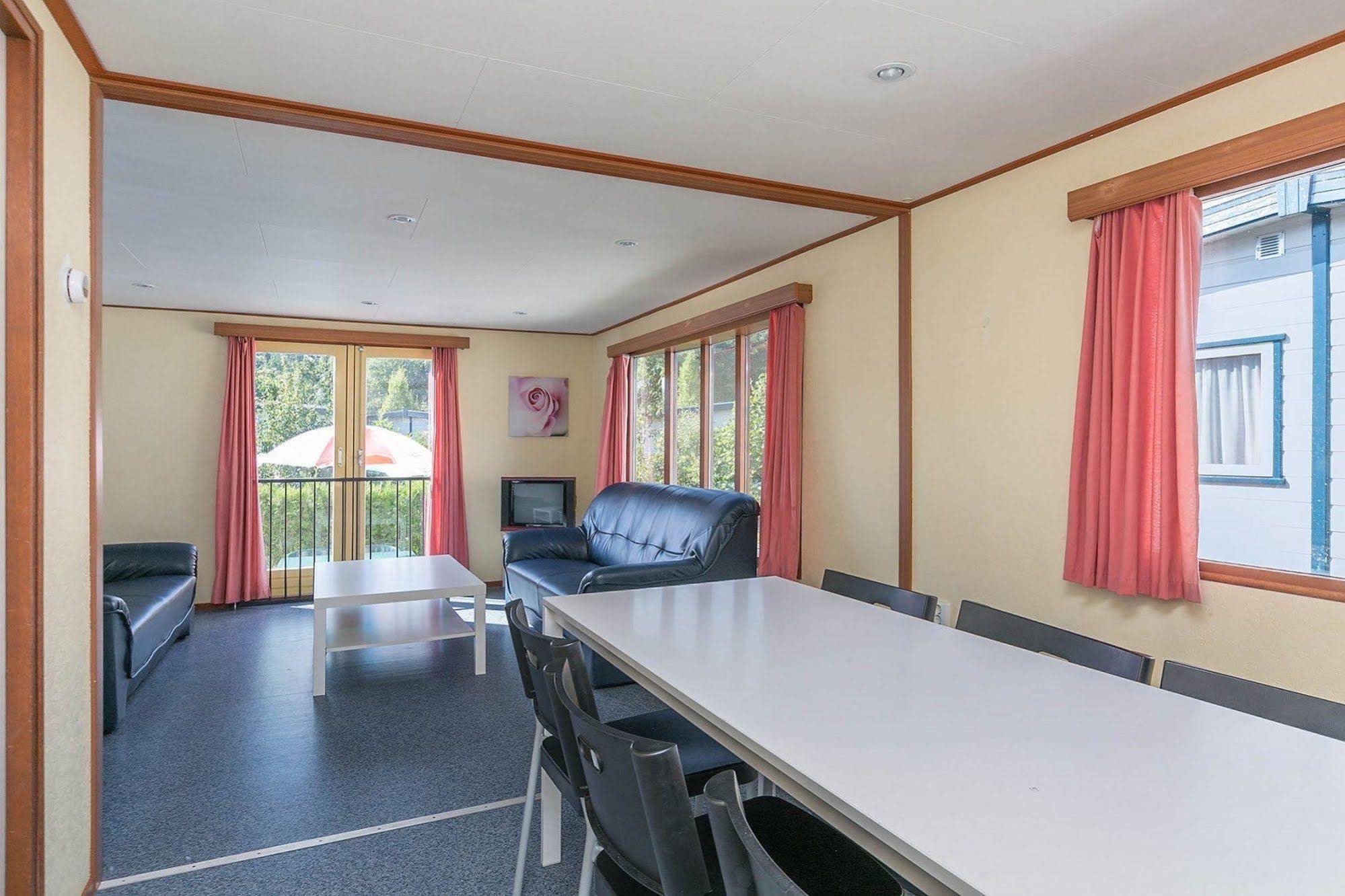 Oostappen Vakantiepark Prinsenmeer Bv Asten Extérieur photo