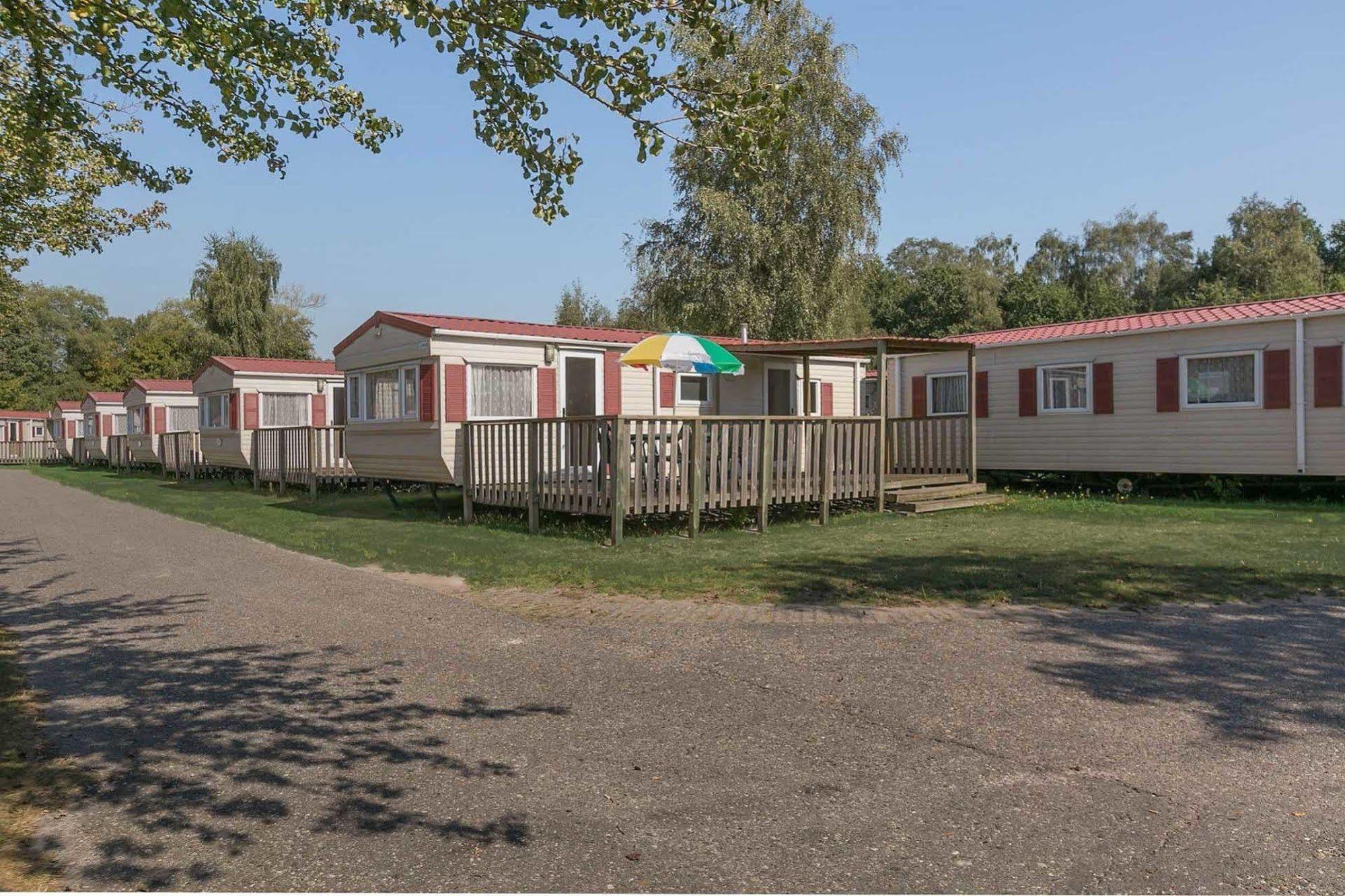 Oostappen Vakantiepark Prinsenmeer Bv Asten Extérieur photo
